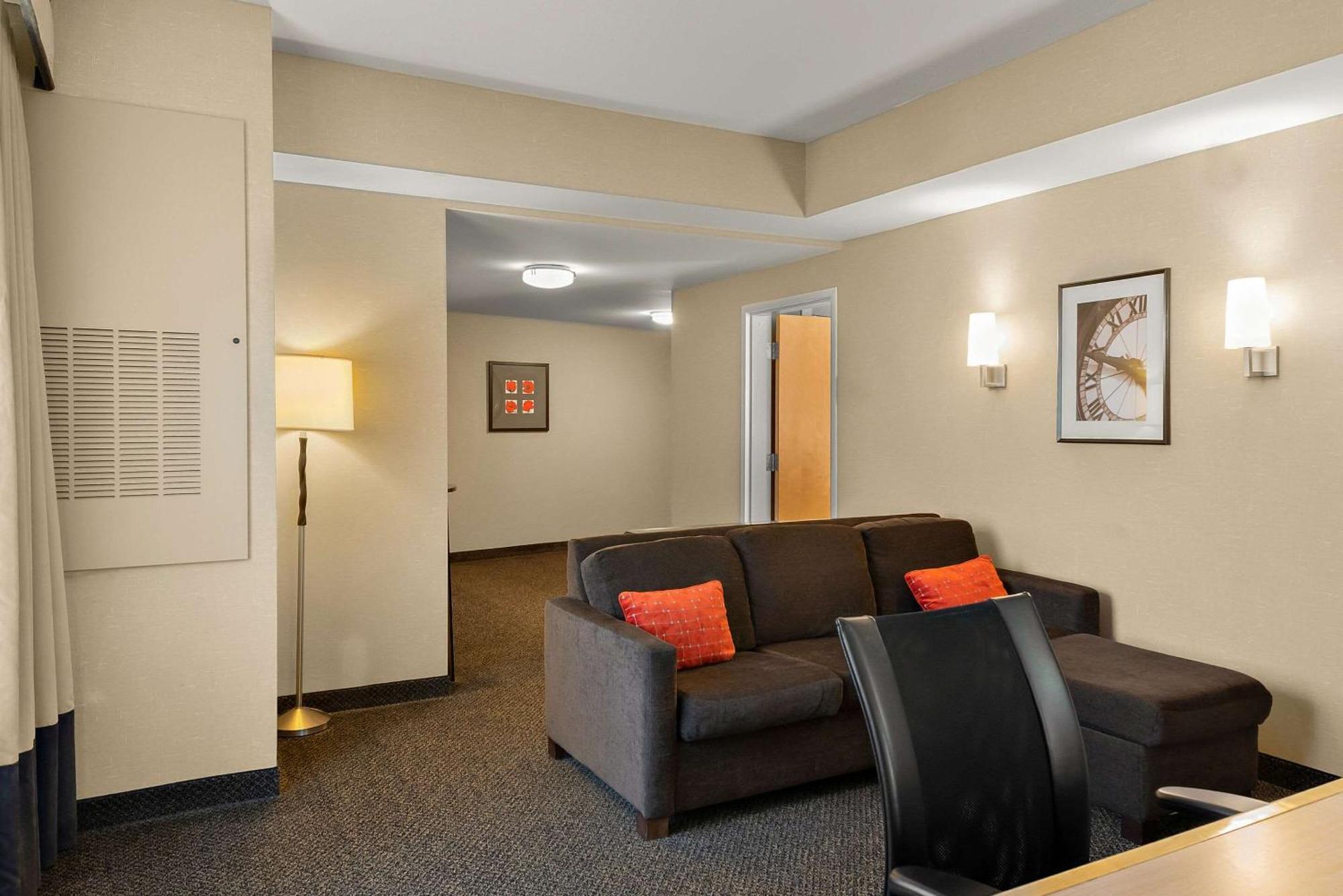 Cambria Hotel Columbus - Polaris Exterior photo